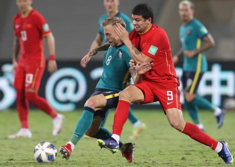 德比即将打响！枪手热刺发布对阵海报：萨卡、西蒙斯等人出镜